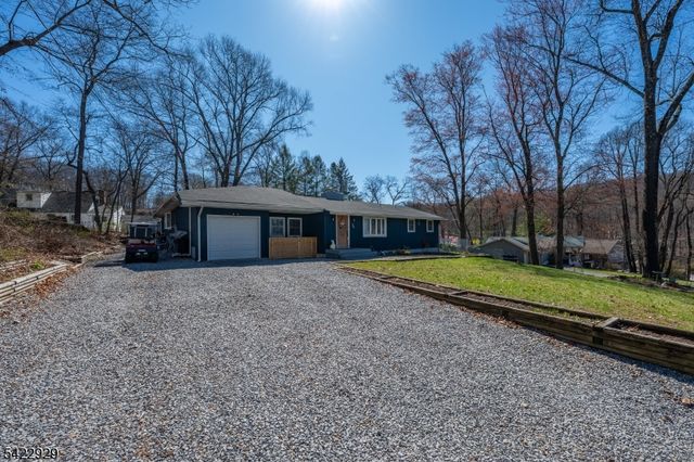 74 Scenic Dr, Vernon Twp., NJ 07419