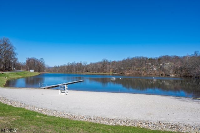 74 Scenic Dr, Vernon Twp., NJ 07419