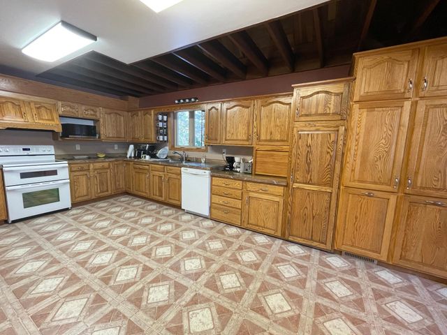 15592 720th Avenue, Albert Lea, MN 56007