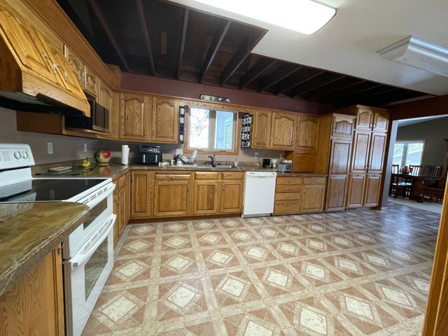 15592 720th Avenue, Albert Lea, MN 56007