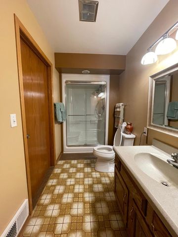 15592 720th Avenue, Albert Lea, MN 56007