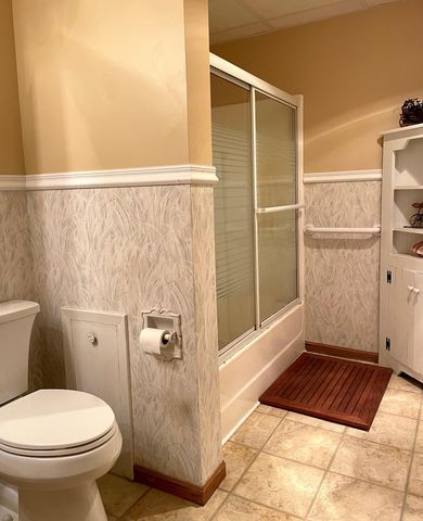 15592 720th Avenue, Albert Lea, MN 56007