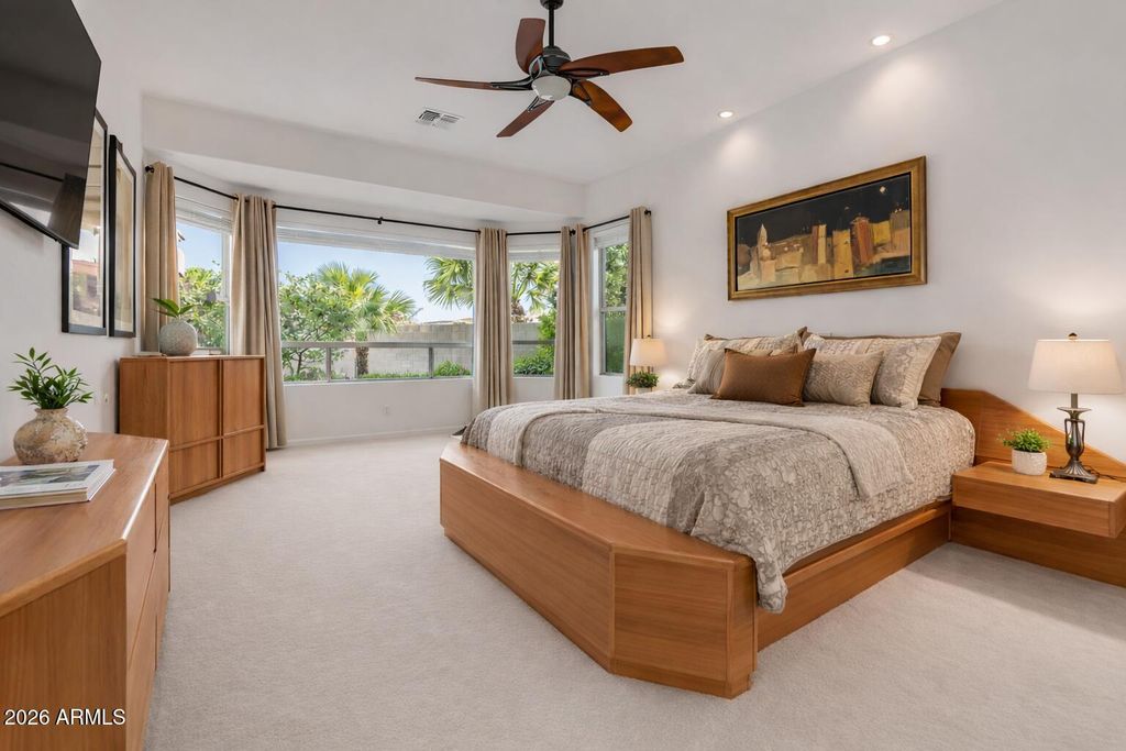 Image 13 of property listing at 15405 S 4th Avenue, Phoenix, AZ 85045