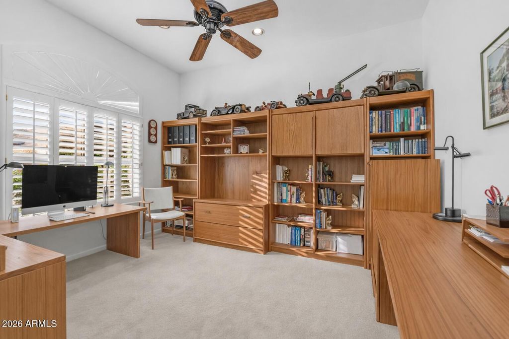 Image 15 of property listing at 15405 S 4th Avenue, Phoenix, AZ 85045