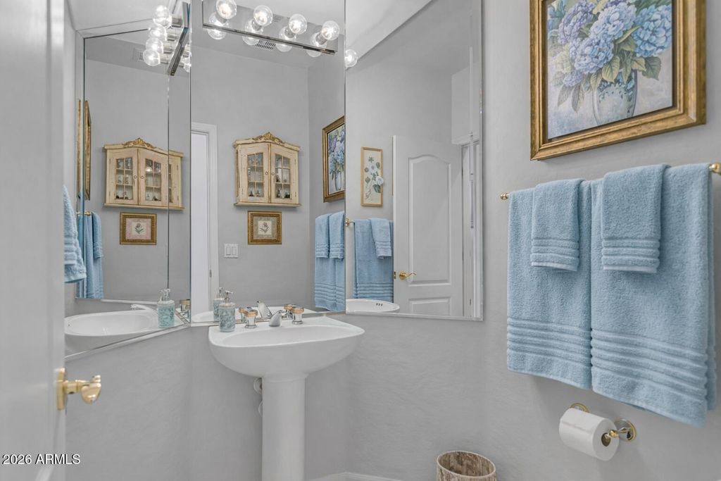 Image 16 of property listing at 15405 S 4th Avenue, Phoenix, AZ 85045