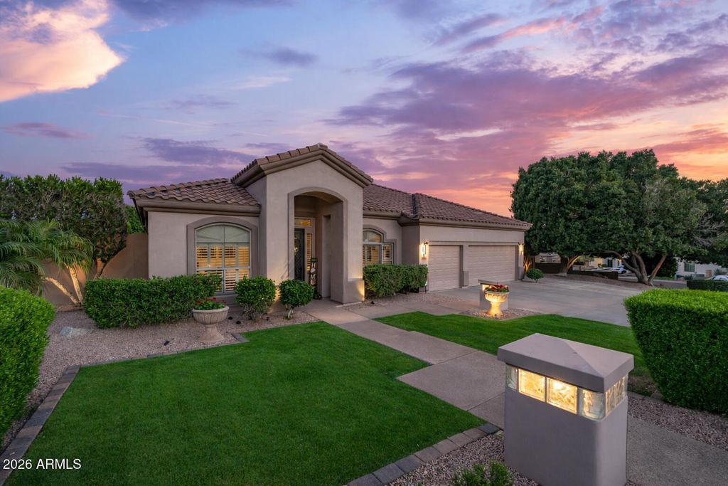 Image 2 of property listing at 15405 S 4th Avenue, Phoenix, AZ 85045