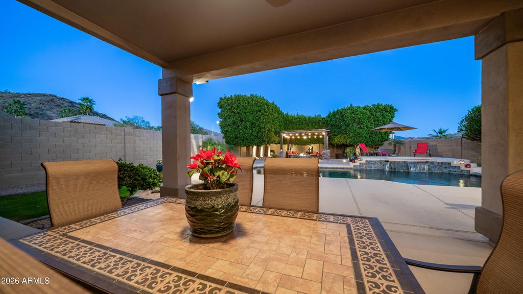 Image 20 of property listing at 15405 S 4th Avenue, Phoenix, AZ 85045