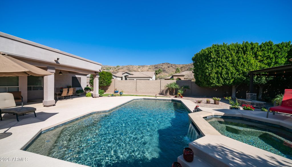 Image 38 of property listing at 15405 S 4th Avenue, Phoenix, AZ 85045