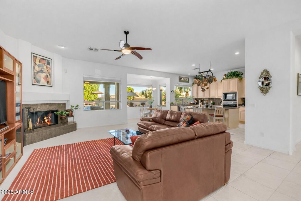 Image 7 of property listing at 15405 S 4th Avenue, Phoenix, AZ 85045