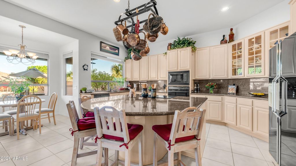 Image 8 of property listing at 15405 S 4th Avenue, Phoenix, AZ 85045