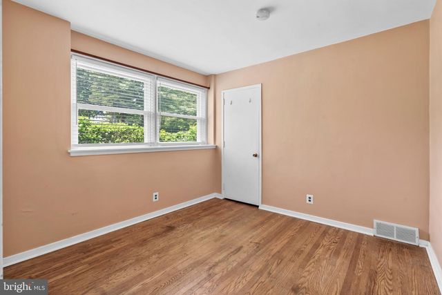 1457 MEETINGHOUSE RD, Warminster, PA 18974