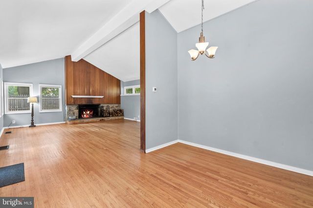 1457 MEETINGHOUSE RD, Warminster, PA 18974