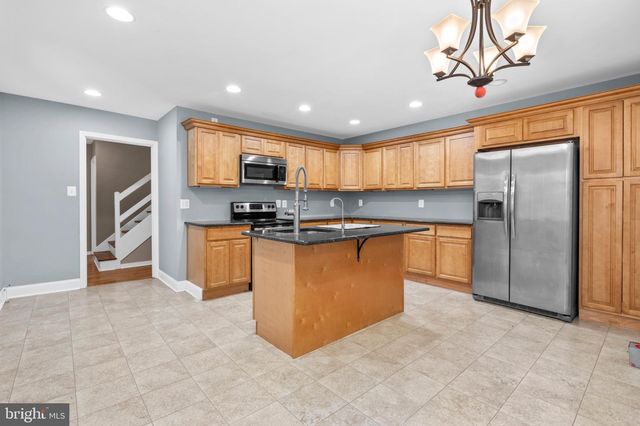 1457 MEETINGHOUSE RD, Warminster, PA 18974