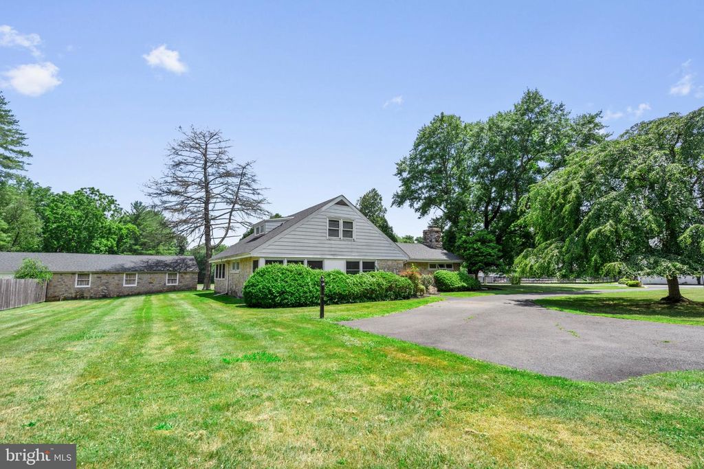 1457 MEETINGHOUSE RD, Warminster, PA 18974