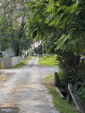 98 E YORK ST, Biglerville, PA 17307