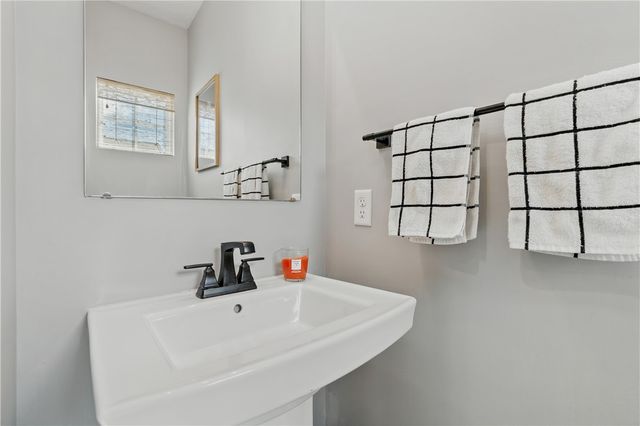 1043 Wedgewood Dr, Penn Twp, PA 15644