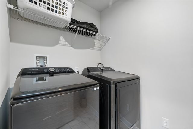 1043 Wedgewood Dr, Penn Twp, PA 15644