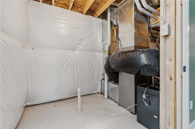 1043 Wedgewood Dr, Penn Twp, PA 15644