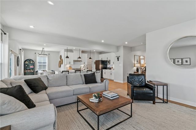 1043 Wedgewood Dr, Penn Twp, PA 15644