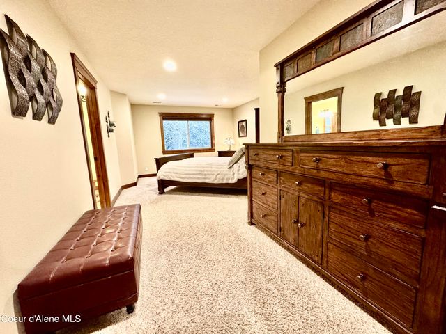 9157 N Piper CT, Hayden, ID 83835