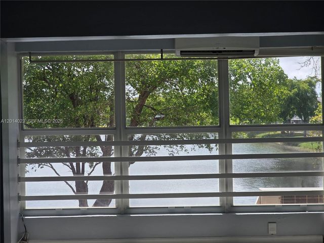 19080 NE 3rd Ct 314, Miami, FL 33179