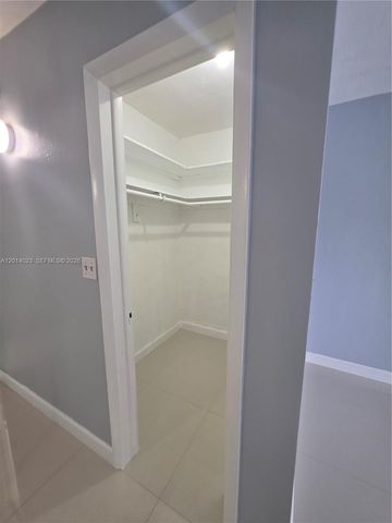 19080 NE 3rd Ct 314, Miami, FL 33179