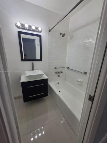 19080 NE 3rd Ct 314, Miami, FL 33179