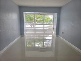 19080 NE 3rd Ct 314, Miami, FL 33179