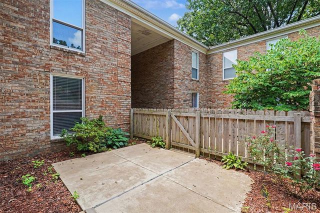432 Colony Woods Drive, Kirkwood, MO 63122
