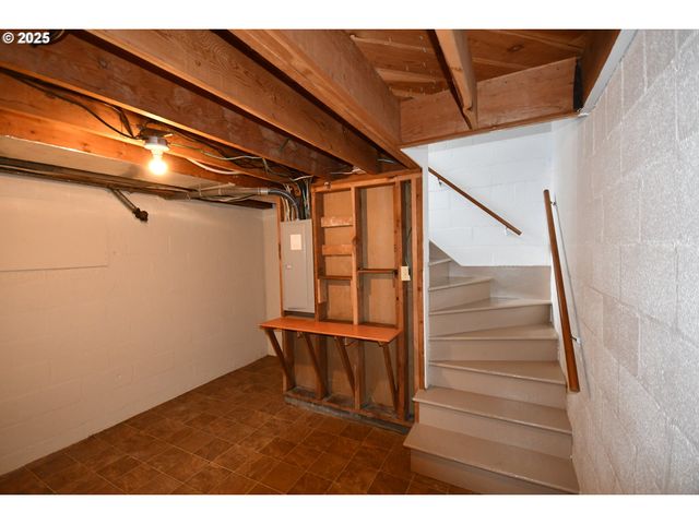 2534 W 10TH St, The Dalles, OR 97058