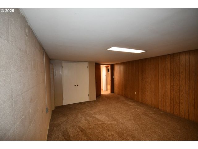 2534 W 10TH St, The Dalles, OR 97058