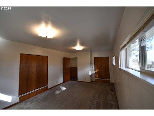 2534 W 10TH St, The Dalles, OR 97058