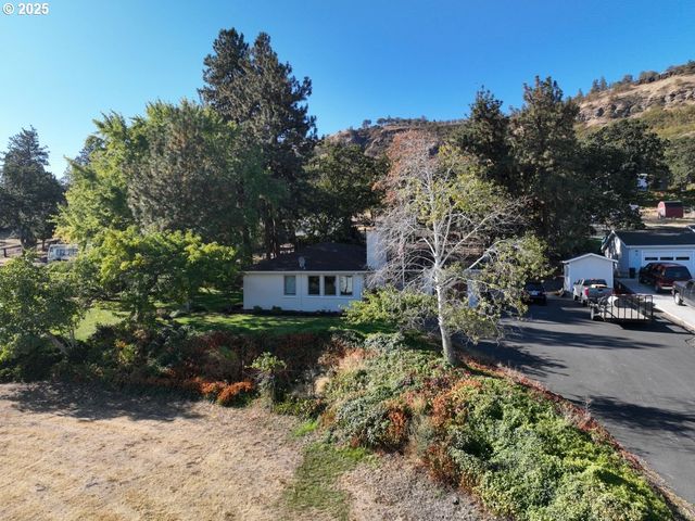 2534 W 10TH St, The Dalles, OR 97058