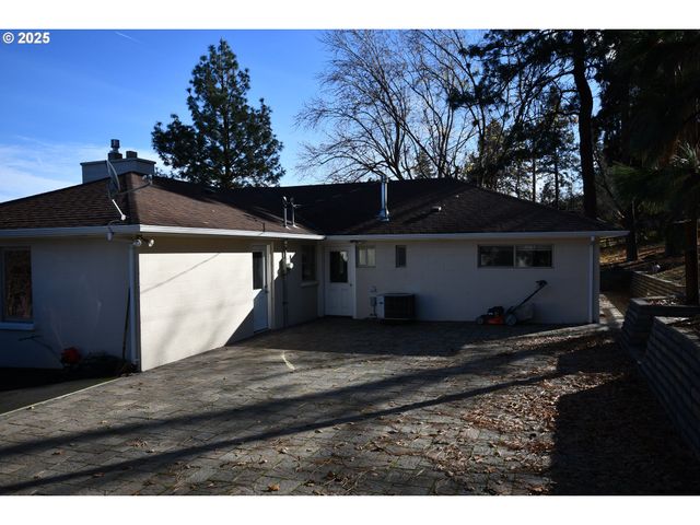 2534 W 10TH St, The Dalles, OR 97058