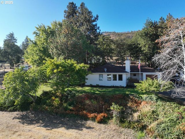 2534 W 10TH St, The Dalles, OR 97058