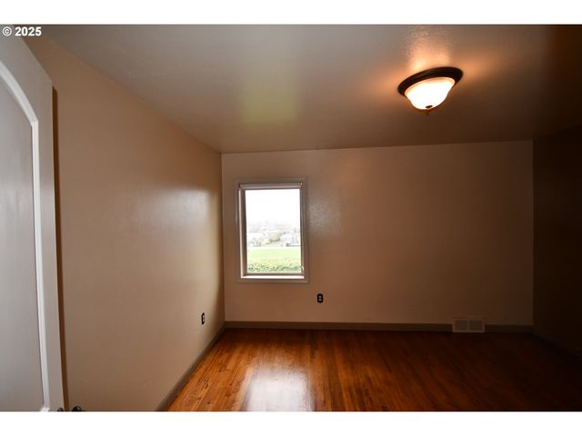 2534 W 10TH St, The Dalles, OR 97058