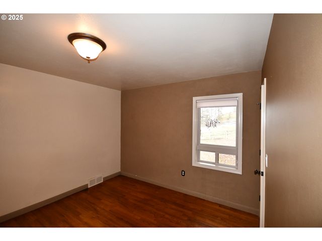 2534 W 10TH St, The Dalles, OR 97058