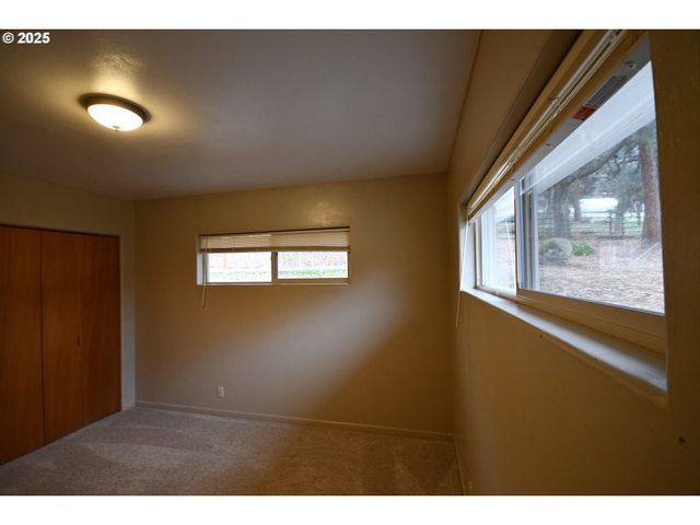 2534 W 10TH St, The Dalles, OR 97058