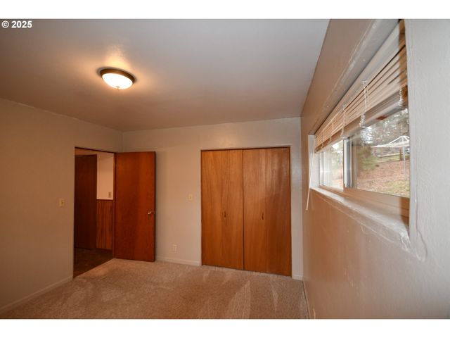 2534 W 10TH St, The Dalles, OR 97058