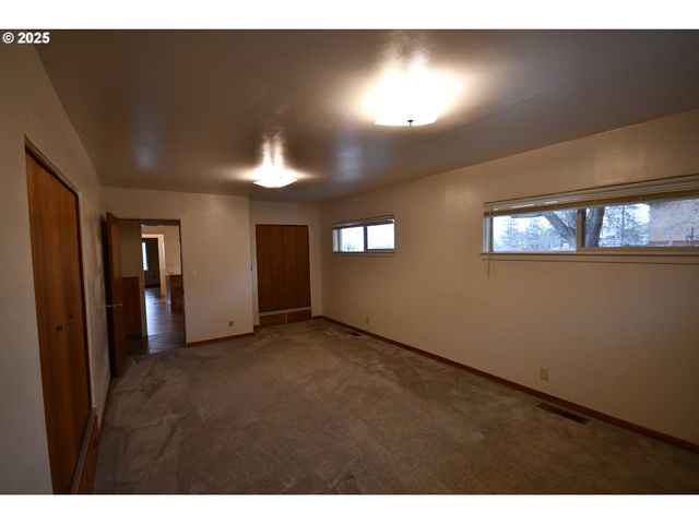 2534 W 10TH St, The Dalles, OR 97058