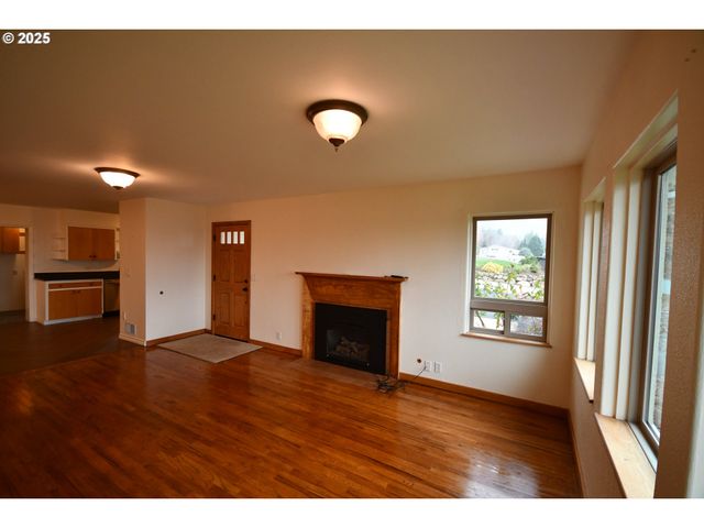 2534 W 10TH St, The Dalles, OR 97058