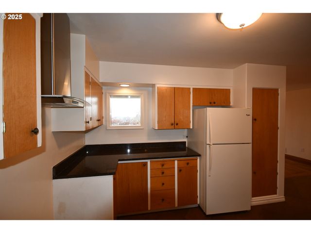 2534 W 10TH St, The Dalles, OR 97058