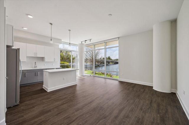 2000 Hughes Landing 111, The Woodlands, TX 77380