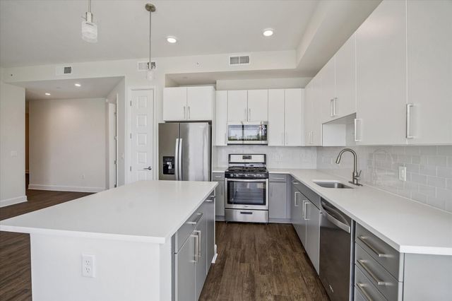 2000 Hughes Landing 111, The Woodlands, TX 77380