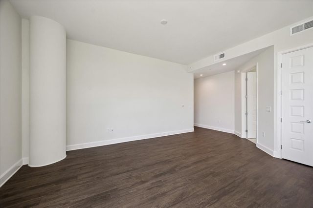 2000 Hughes Landing 111, The Woodlands, TX 77380