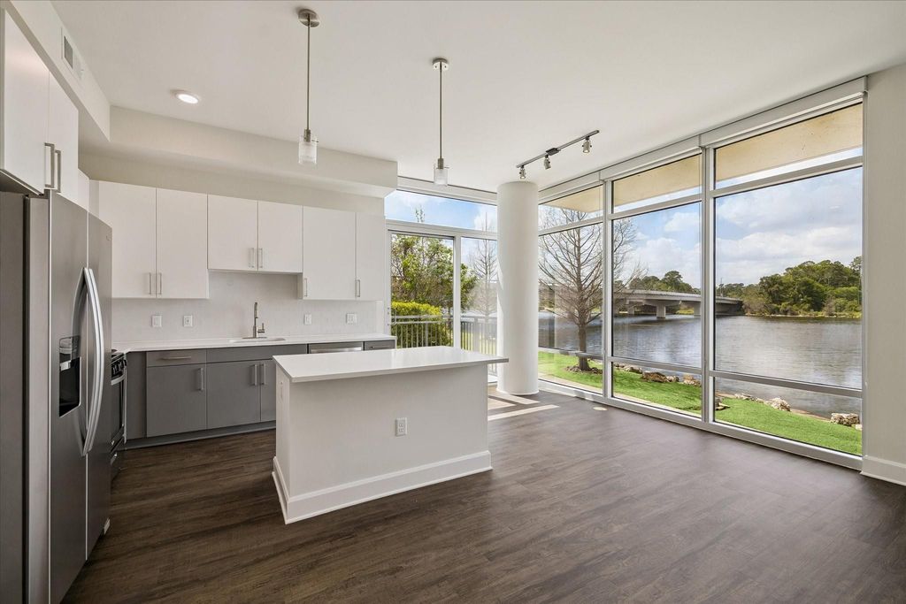 2000 Hughes Landing 111, The Woodlands, TX 77380