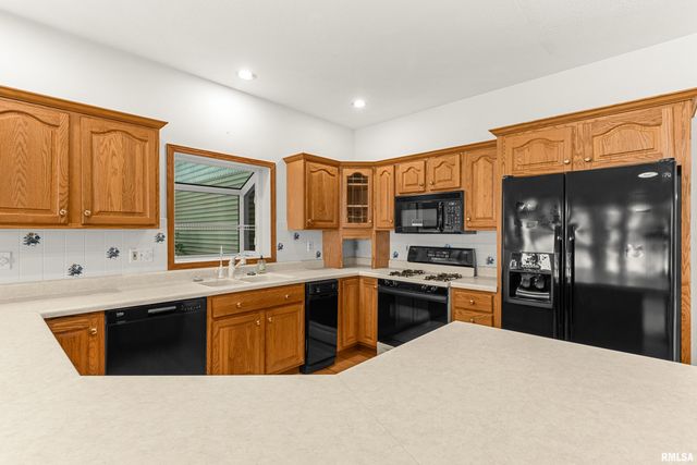 7514 N GALENA Road, Peoria, IL 61615