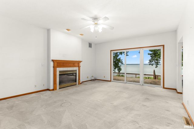7514 N GALENA Road, Peoria, IL 61615