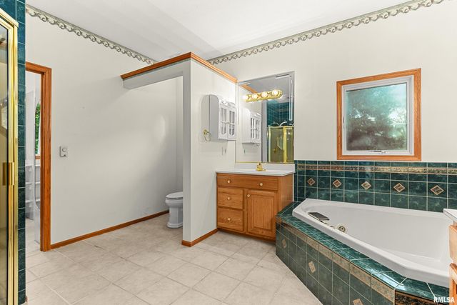 7514 N GALENA Road, Peoria, IL 61615