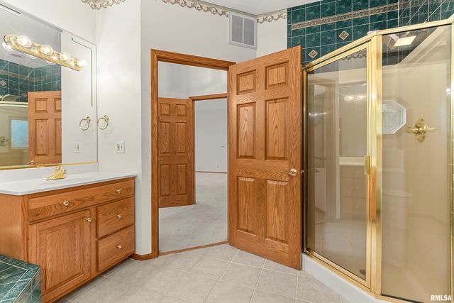 7514 N GALENA Road, Peoria, IL 61615